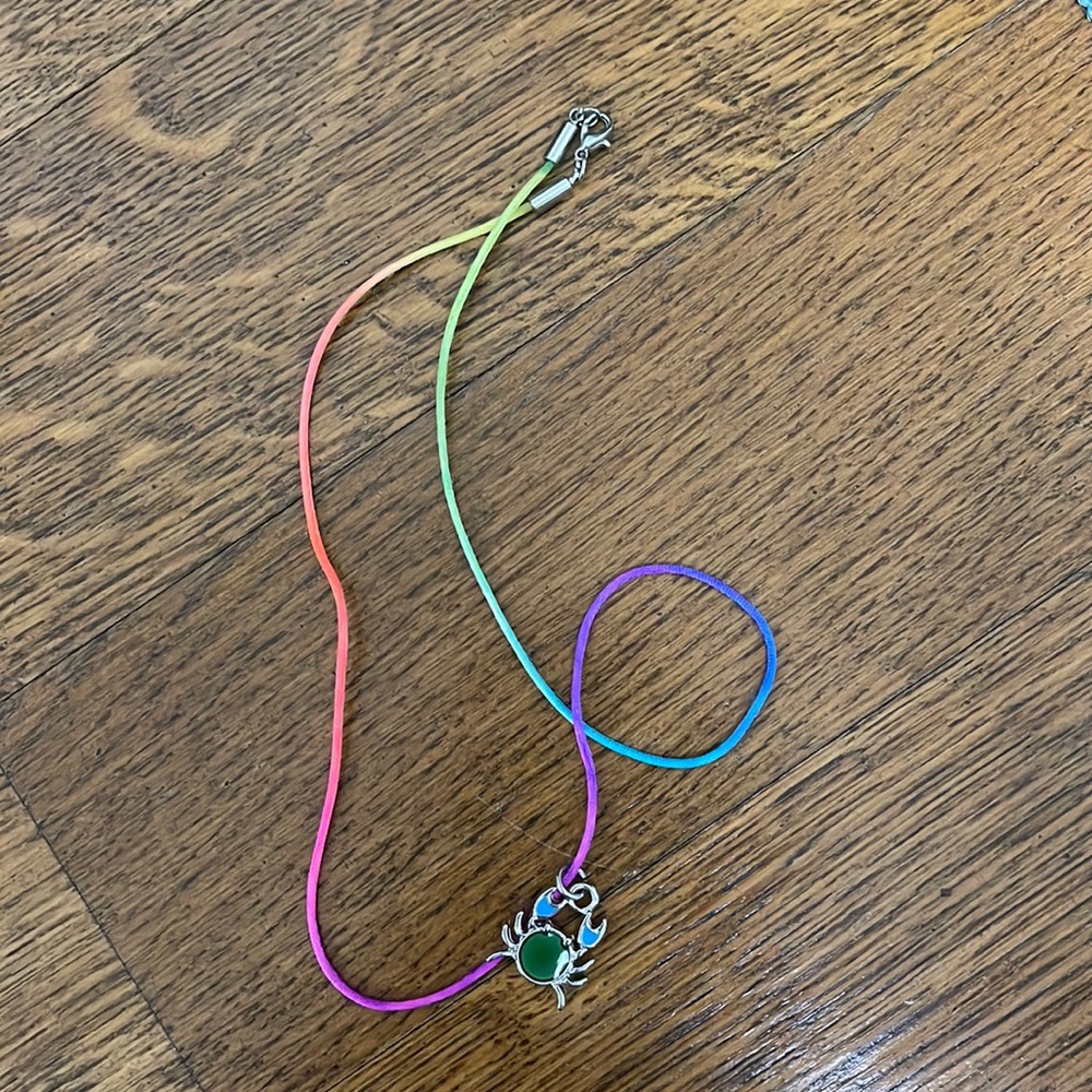 crab mood necklace